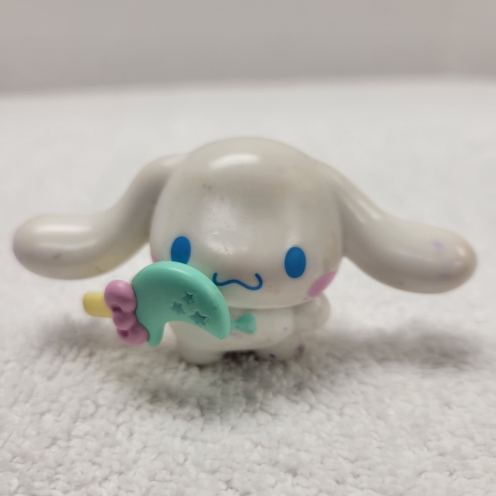 Hello Kitty and Friends Jazwares Cinamonroll figure